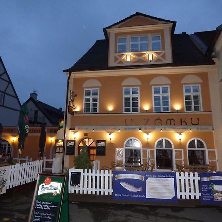 Penzion - Restaurant U Zamku Becov nad Teplou Exterior photo